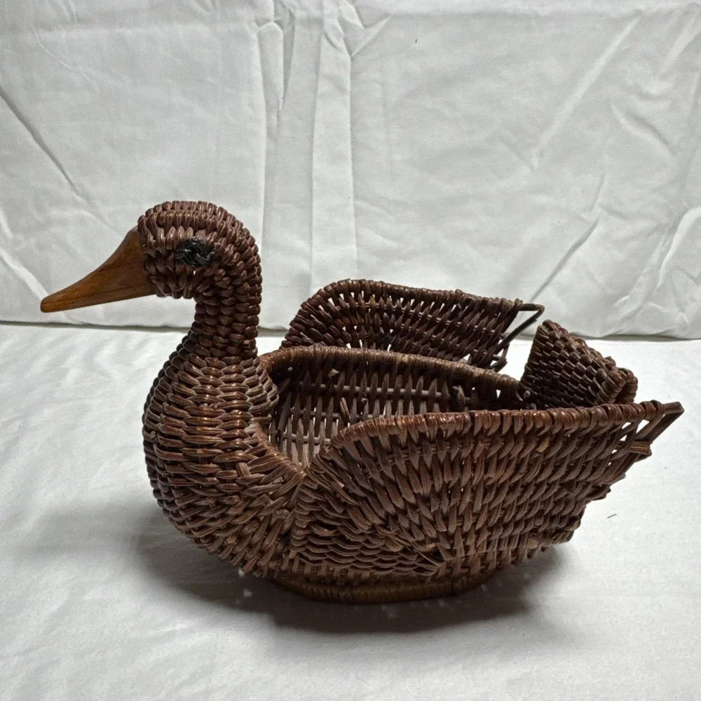 Vintage Duck Shaped Woven Rattan Wicker BASKET/PLANTER With Wooden Beak 5
